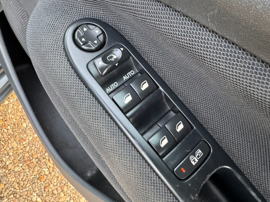 Used Citroen C3 Picasso 2016 for sale - 77967368: Photo 17