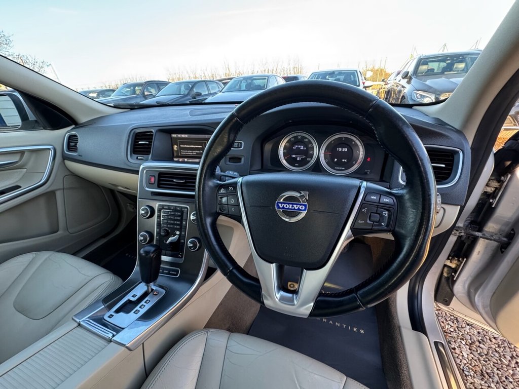 Used Volvo V60 2012 for sale - 77356236: Photo 15