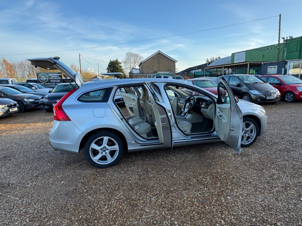 Used Volvo V60 2012 for sale - 77356236: Photo 32