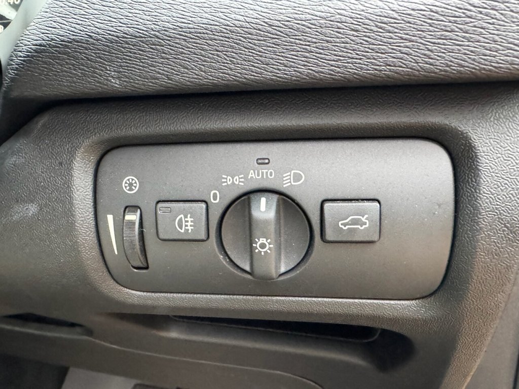 Used Volvo V40 2016 for sale - 76256541: Photo 18