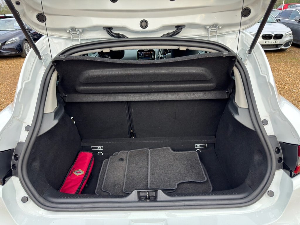 Used Renault Clio 2015 for sale - 76546944: Photo 17