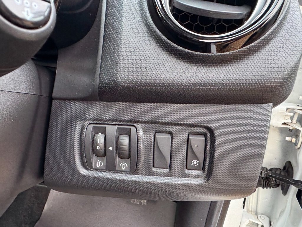 Used Renault Clio 2015 for sale - 76546944: Photo 21