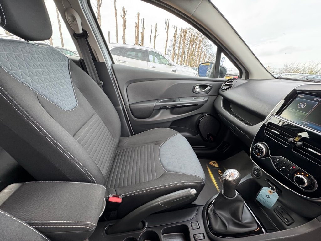 Used Renault Clio 2015 for sale - 76546944: Photo 31