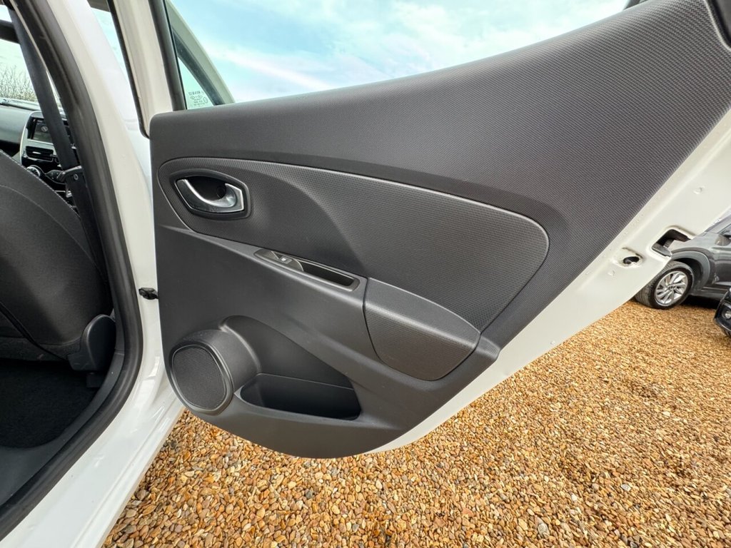 Used Renault Clio 2015 for sale - 76546944: Photo 34