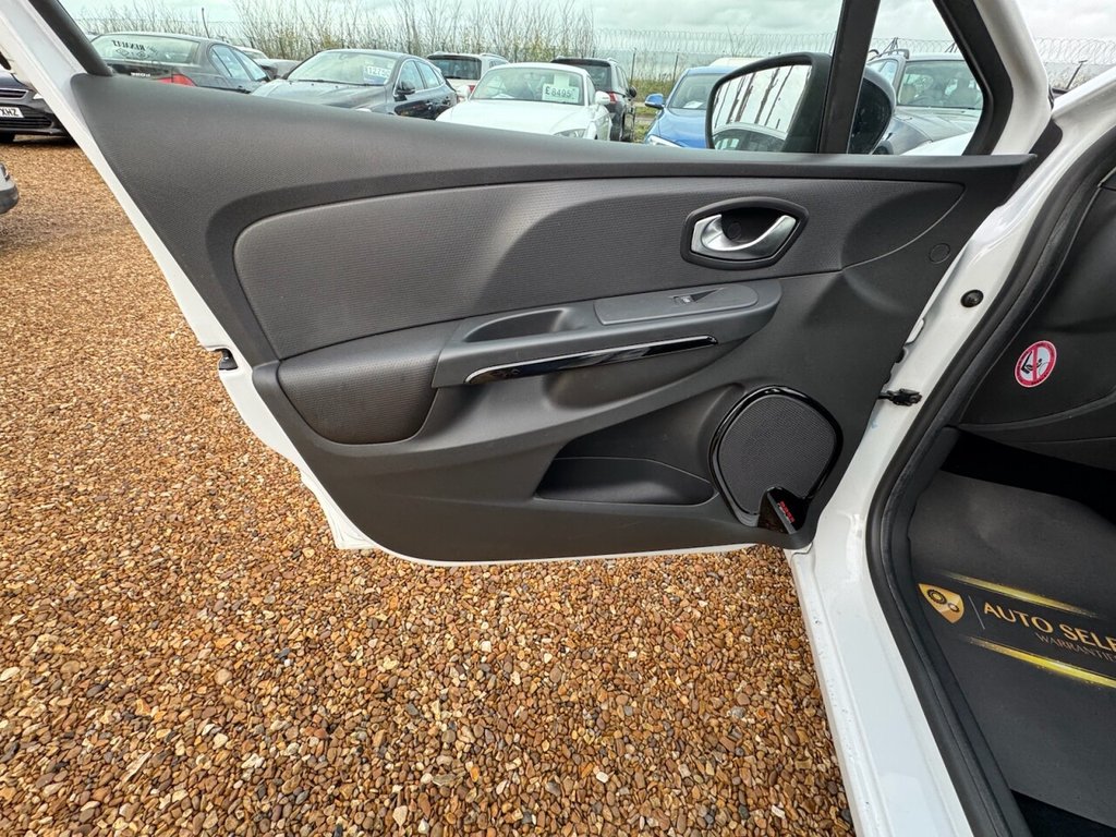 Used Renault Clio 2015 for sale - 76546944: Photo 37