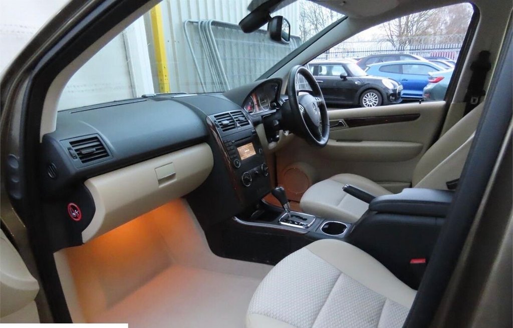 Used Mercedes-Benz A-Class 2010 for sale - 77302396: Photo 2