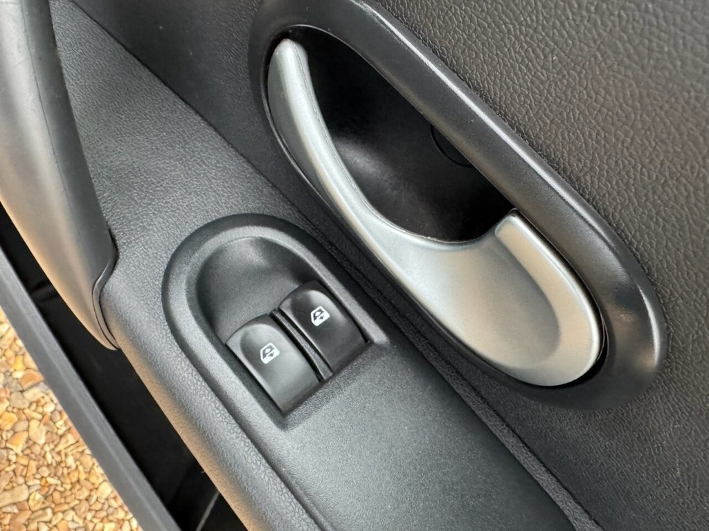 Used Renault Clio 2010 for sale - 77680805: Photo 13