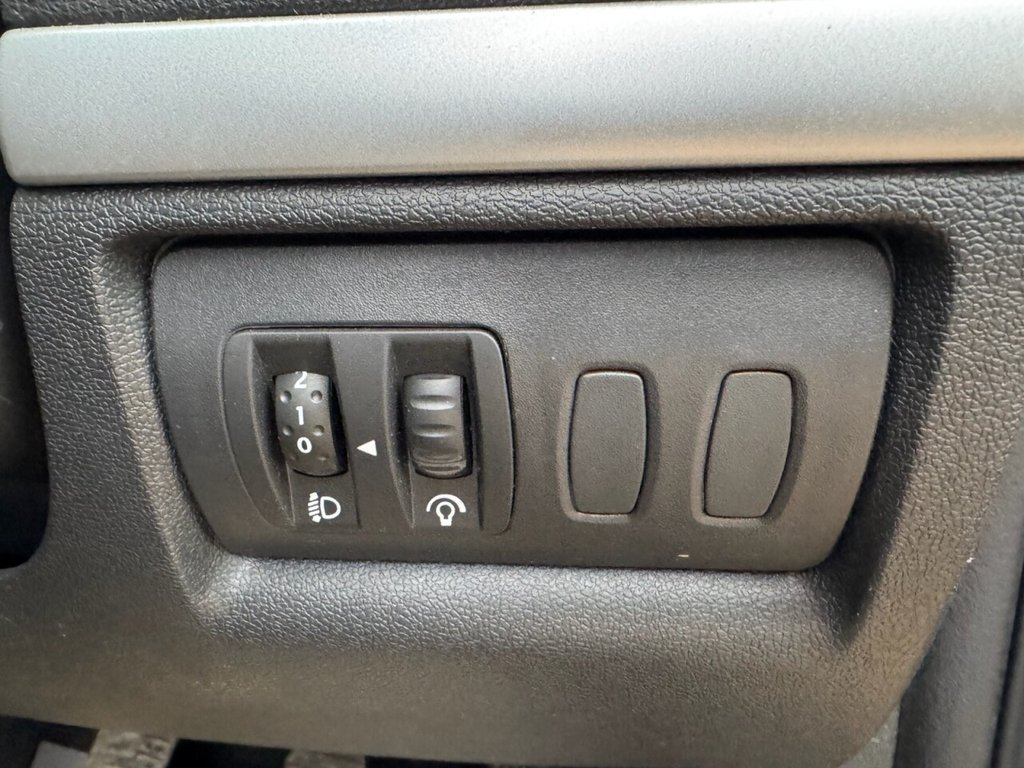 Used Renault Clio 2010 for sale - 77680805: Photo 15