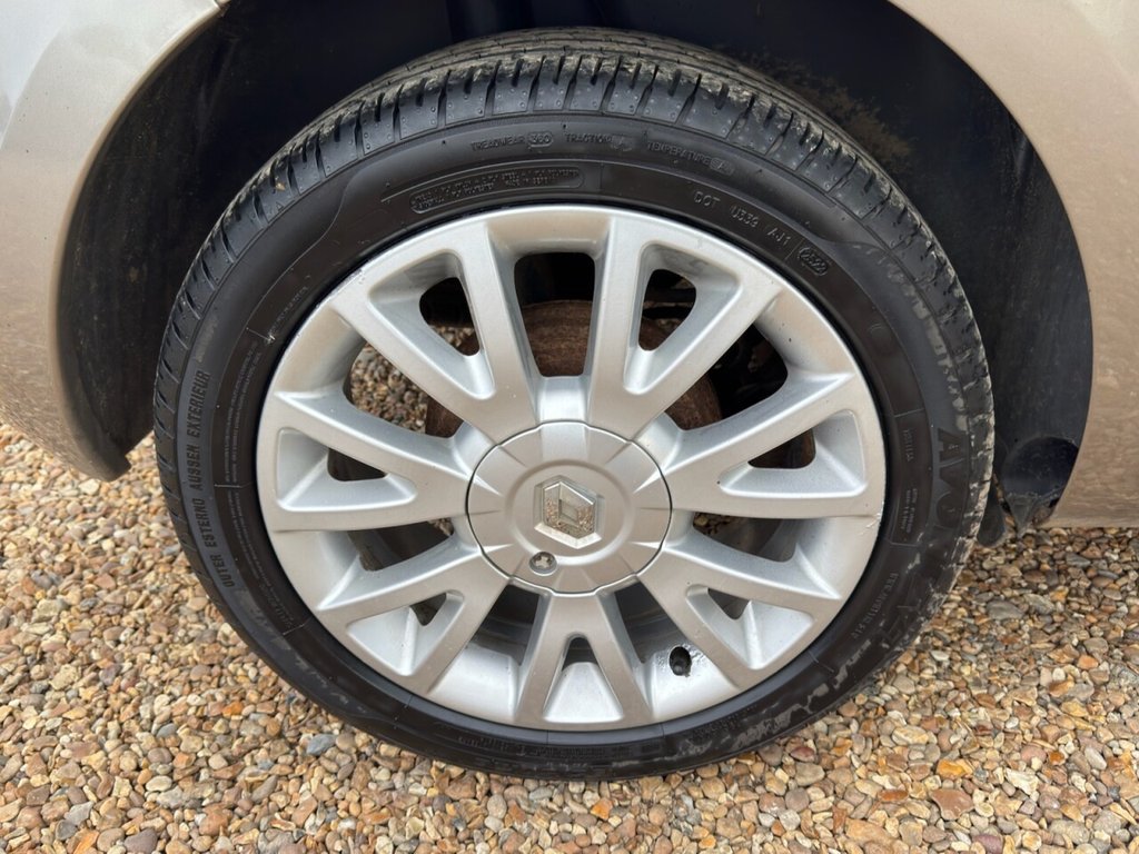 Used Renault Clio 2010 for sale - 77680805: Photo 29