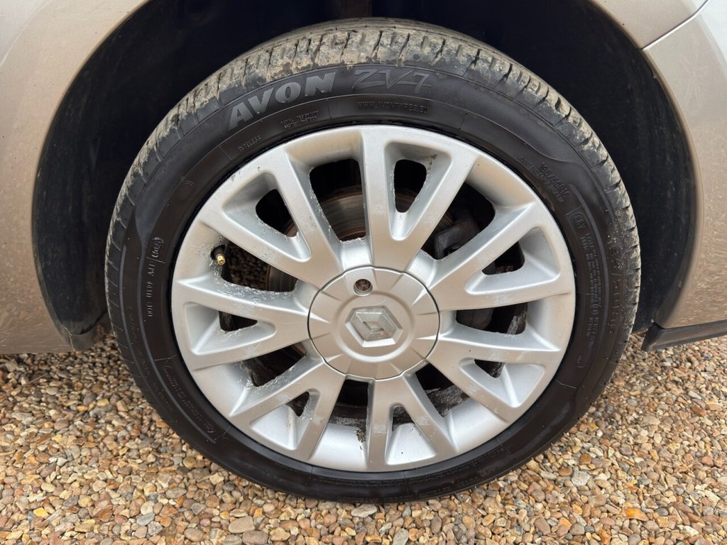 Used Renault Clio 2010 for sale - 77680805: Photo 32