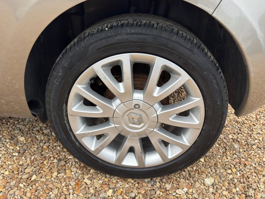 Used Renault Clio 2010 for sale - 77680805: Photo 34