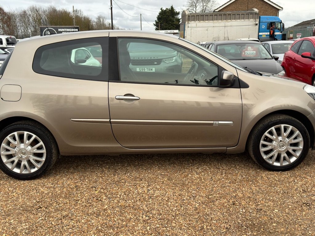 Used Renault Clio 2010 for sale - 77680805: Photo 8