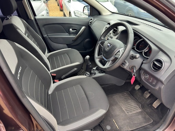 Used Dacia Sandero Stepway 2017 for sale - 76303999: Photo 13