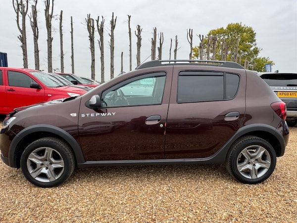 Used Dacia Sandero Stepway 2017 for sale - 76303999: Photo 4