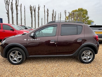 Used Dacia Sandero Stepway 2017 for sale - 76303999: Photo 4