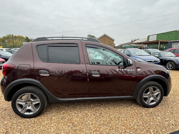 Used Dacia Sandero Stepway 2017 for sale - 76303999: Photo 8