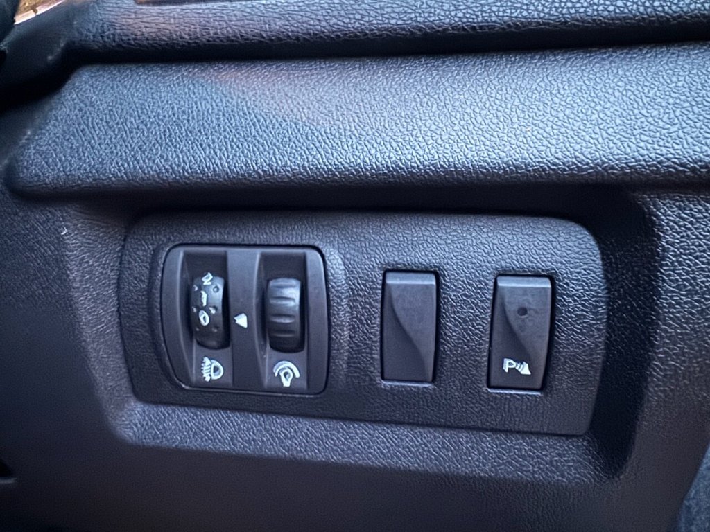 Used Renault Megane 2010 for sale - 76950461: Photo 13