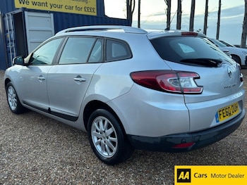 Used Renault Megane 2010 for sale - 76950461: Photo