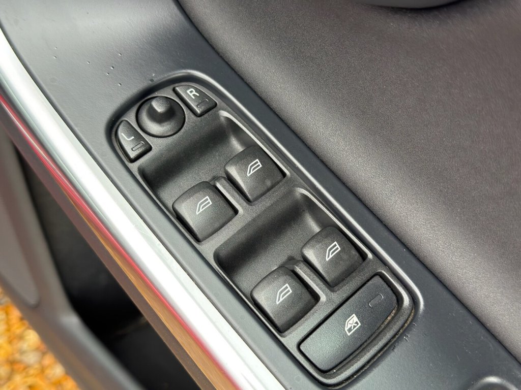 Used Volvo V60 2011 for sale - 77250755: Photo 14