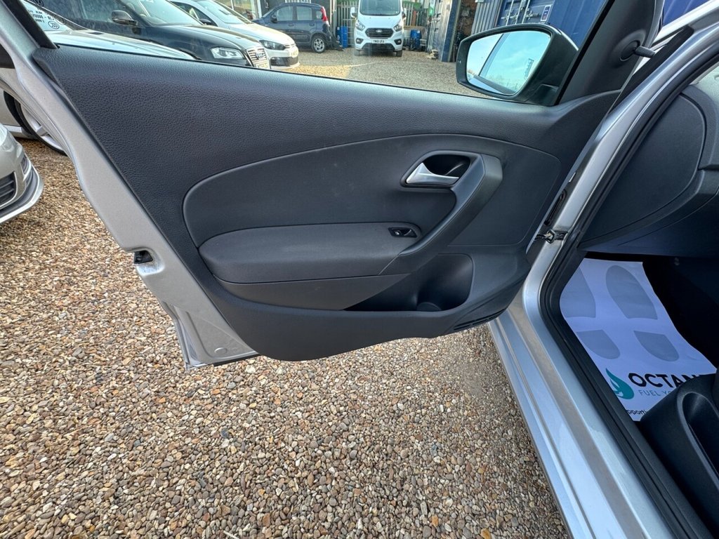 Used Volkswagen Polo 2014 for sale - 77952969: Photo 34