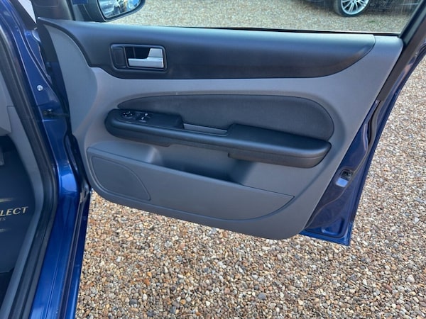 Used Ford Focus 2009 for sale - 76119063: Photo 14