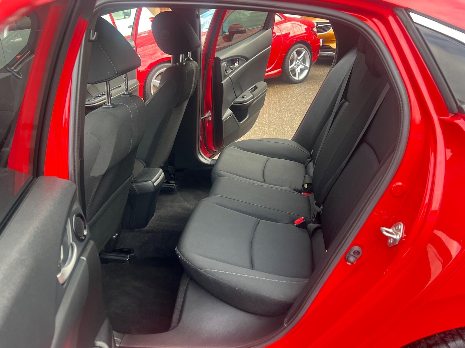 Used Honda Civic 2017 for sale - 76987714: Photo 5