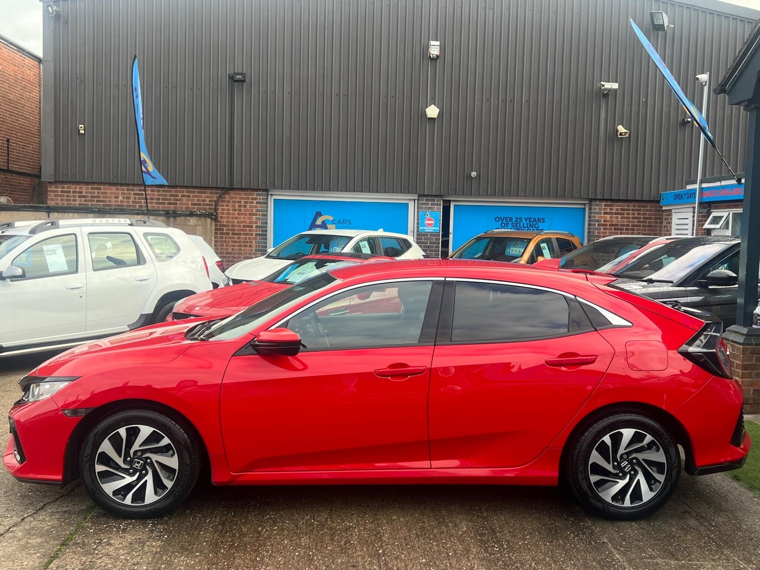 Used Honda Civic 2017 for sale - 76987714: Photo 9