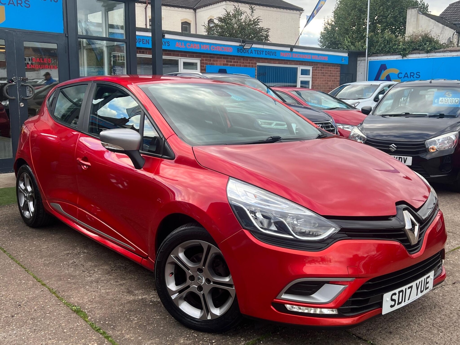 Used Renault Clio 2017 for sale - 76370192: Photo 1