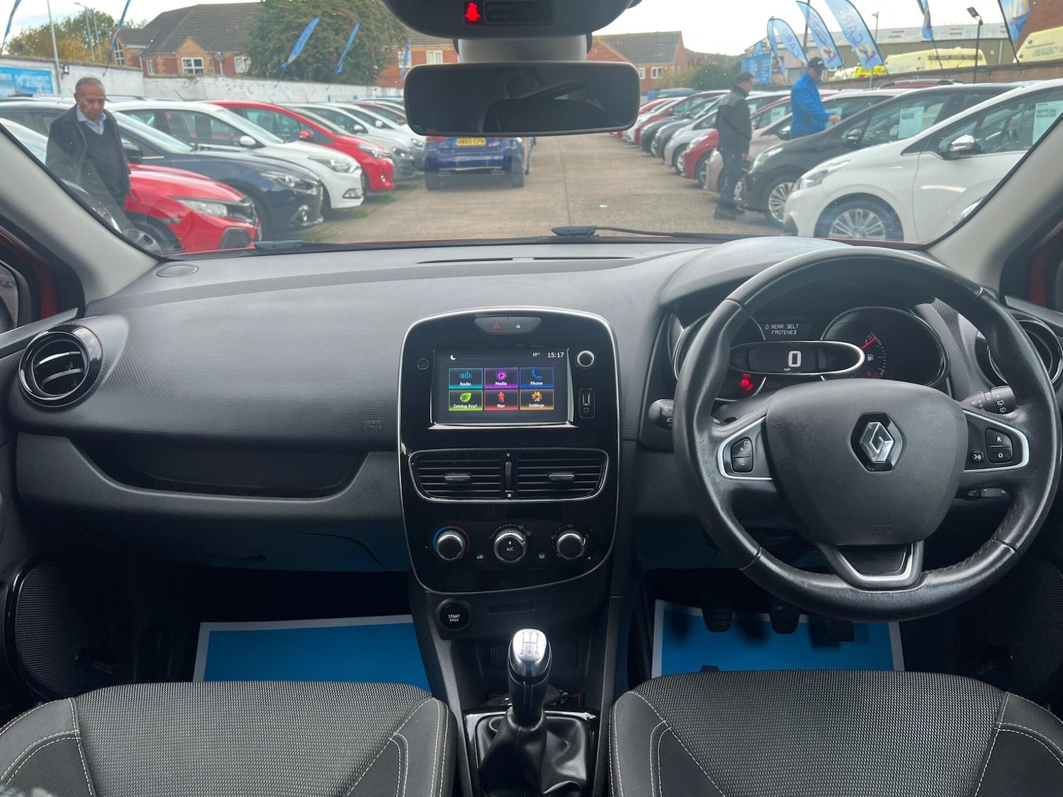 Used Renault Clio 2017 for sale - 76370192: Photo 2
