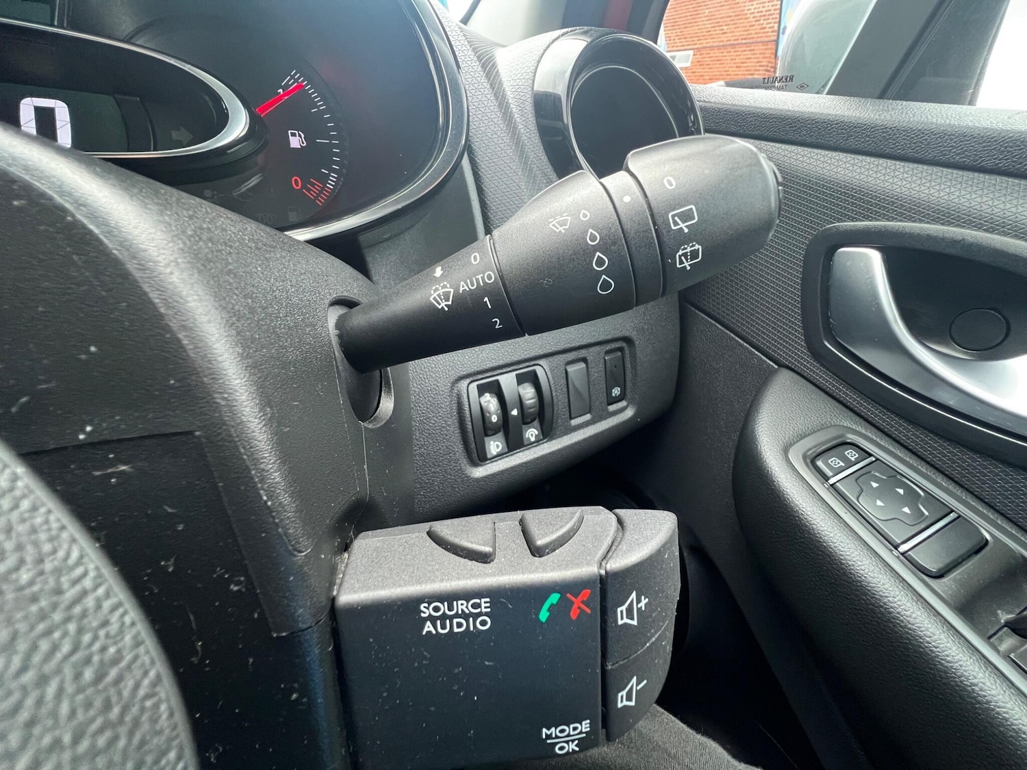 Used Renault Clio 2017 for sale - 76370192: Photo 41