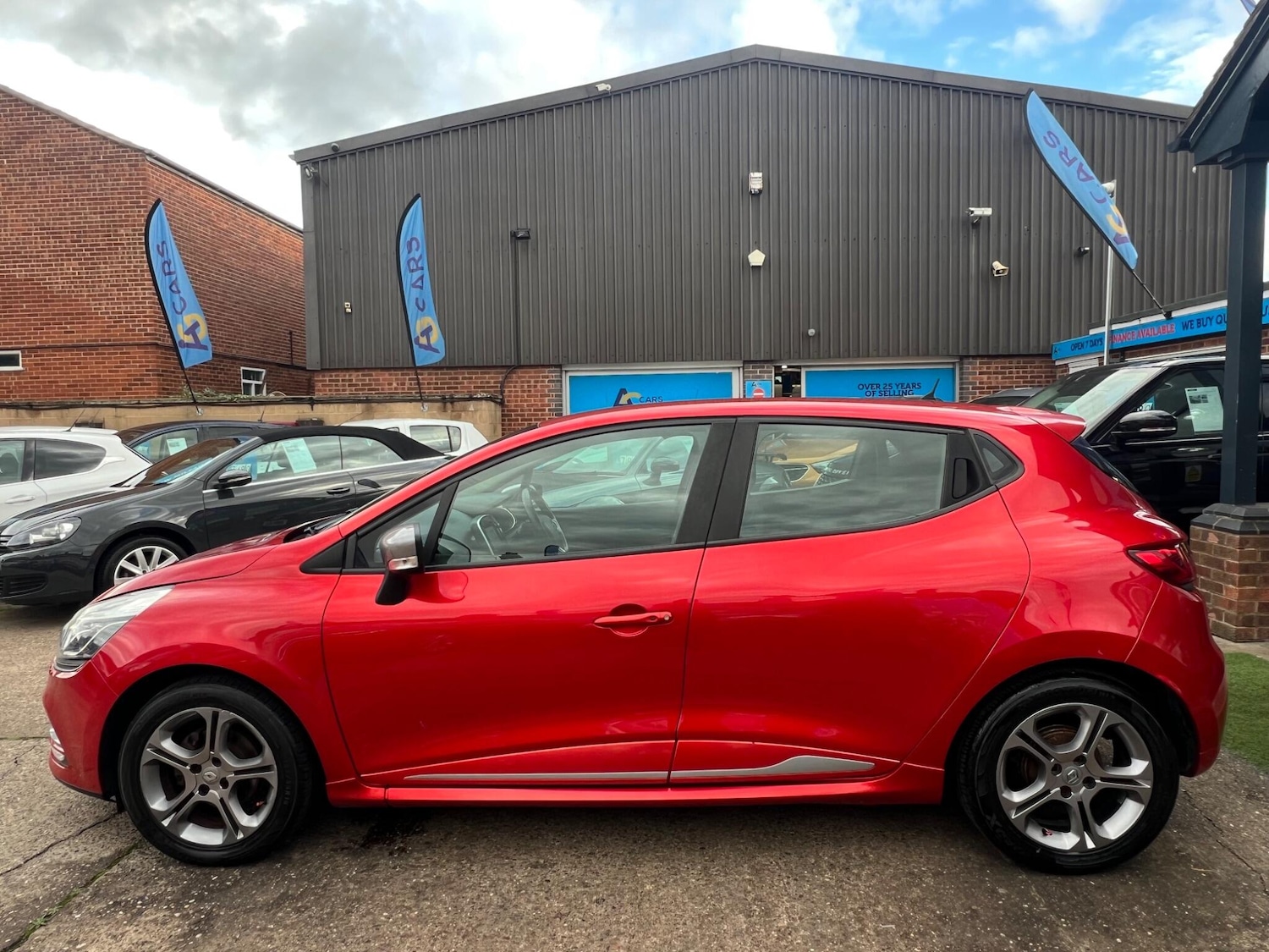 Used Renault Clio 2017 for sale - 76370192: Photo 9