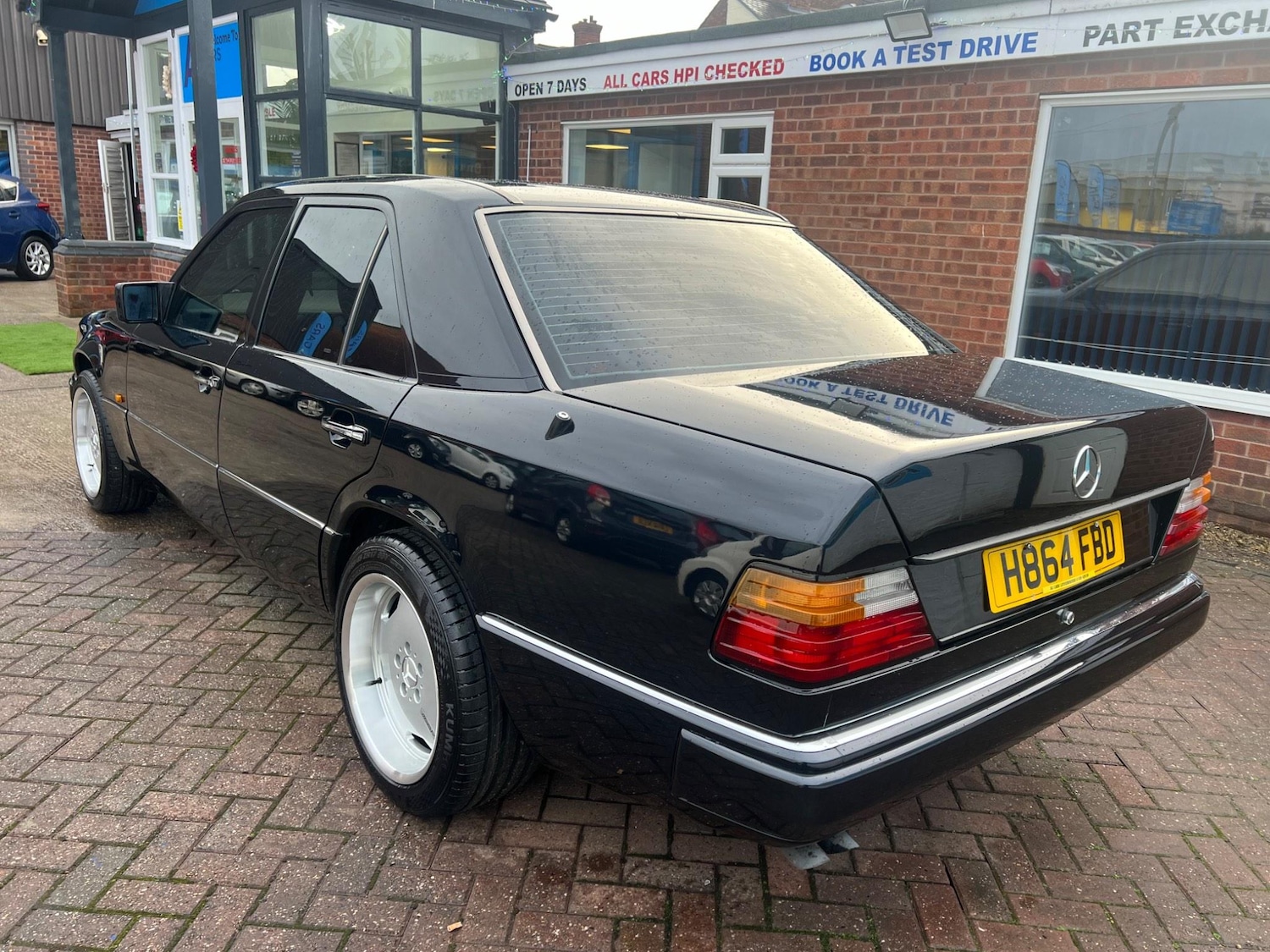 Used Mercedes-Benz 260 1991 for sale - 76072438: Photo 10
