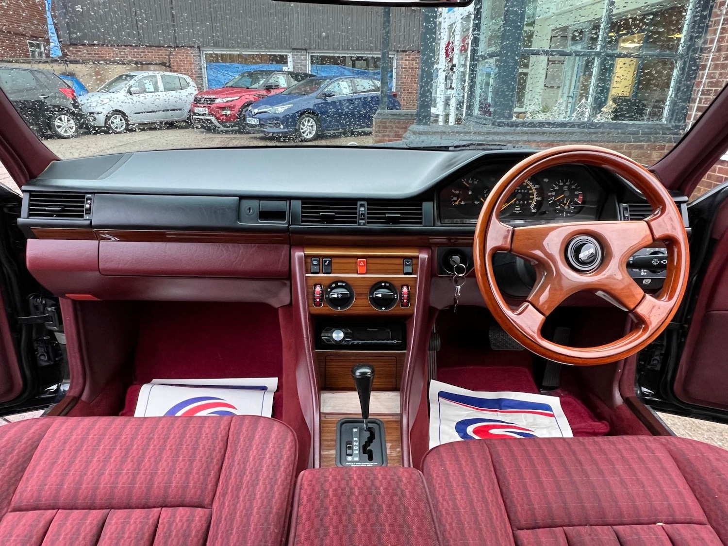 Used Mercedes-Benz 260 1991 for sale - 76072438: Photo 2