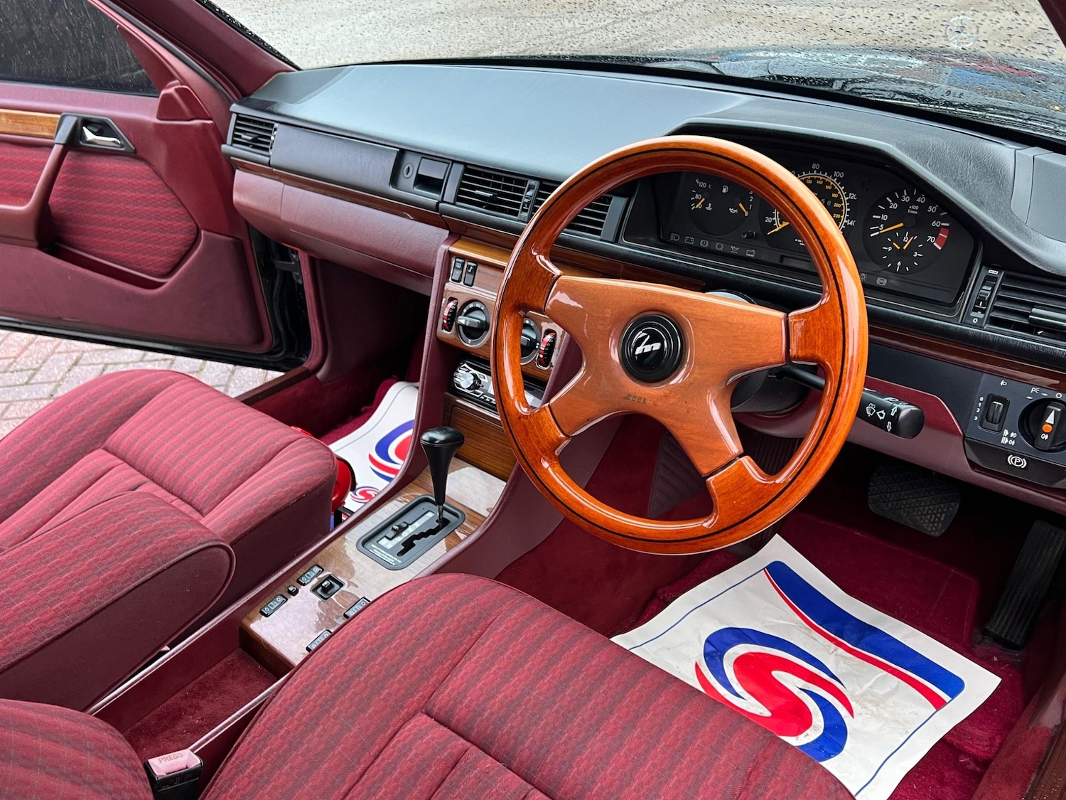 Used Mercedes-Benz 260 1991 for sale - 76072438: Photo 3