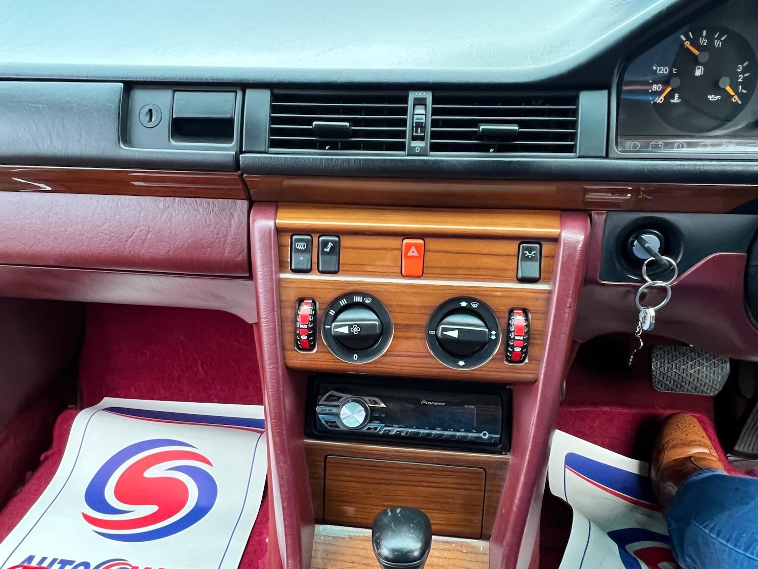 Used Mercedes-Benz 260 1991 for sale - 76072438: Photo 32