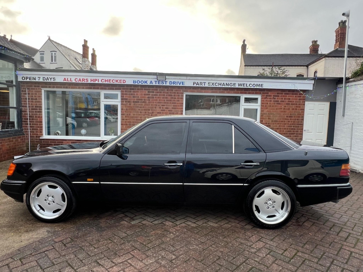 Used Mercedes-Benz 260 1991 for sale - 76072438: Photo 8