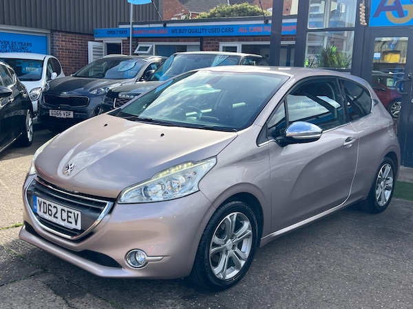 Used Peugeot 208 2012 for sale - 76152073: Photo 10
