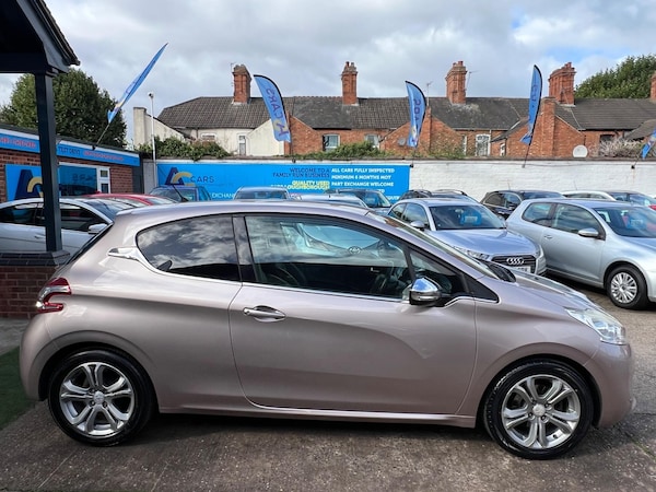 Used Peugeot 208 2012 for sale - 76152073: Photo 11