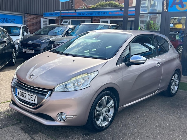 Used Peugeot 208 2012 for sale - 76152073: Photo 12