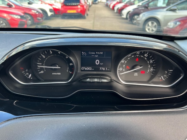 Used Peugeot 208 2012 for sale - 76152073: Photo 14