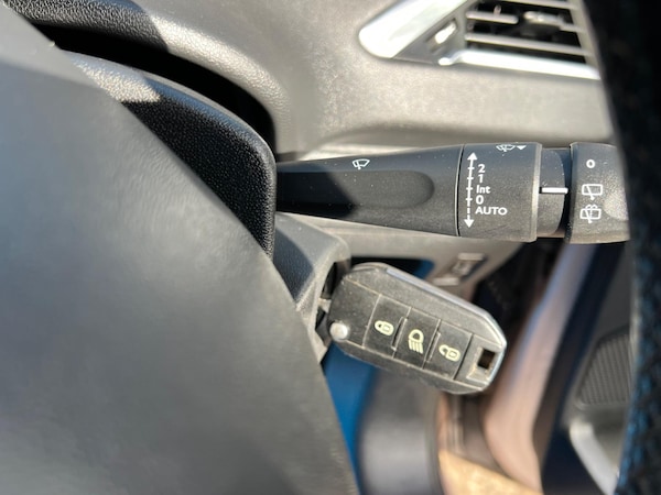 Used Peugeot 208 2012 for sale - 76152073: Photo 18