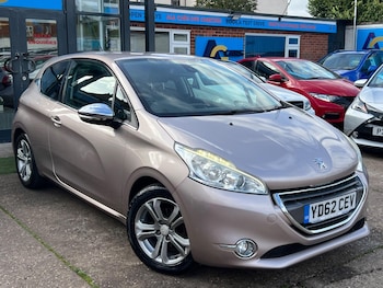 Peugeot - 208
