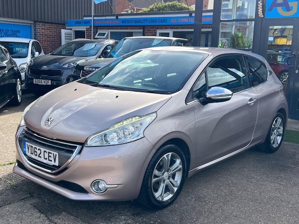 Used Peugeot 208 2012 for sale - 76152073: Photo 23