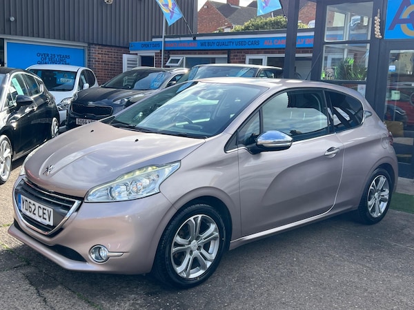 Used Peugeot 208 2012 for sale - 76152073: Photo 25
