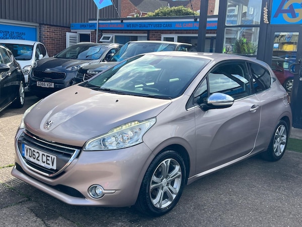 Used Peugeot 208 2012 for sale - 76152073: Photo 27
