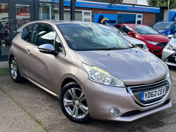 Used Peugeot 208 2012 for sale - 76152073: Photo 31