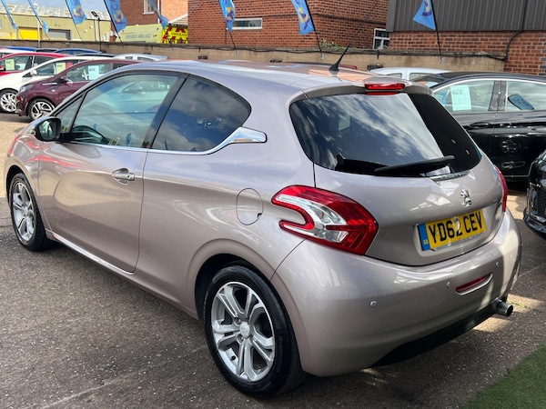 Used Peugeot 208 2012 for sale - 76152073: Photo 34