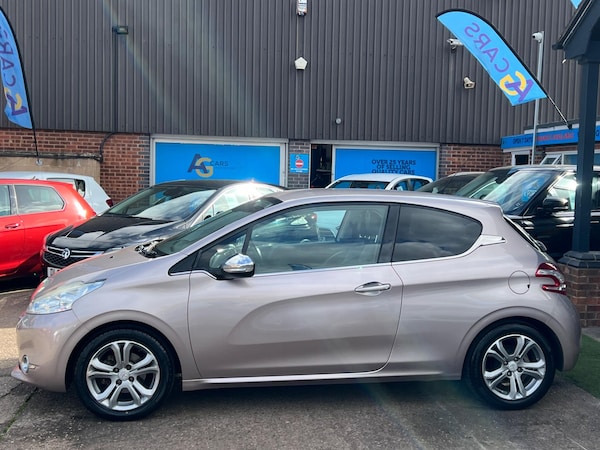 Used Peugeot 208 2012 for sale - 76152073: Photo 8