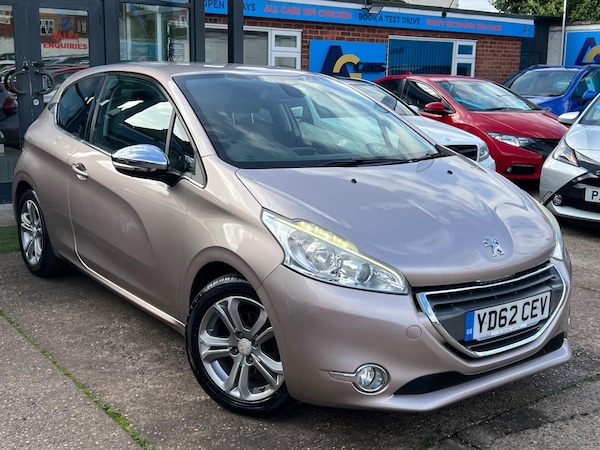 Used Peugeot 208 2012 for sale - 76152073: Photo 9