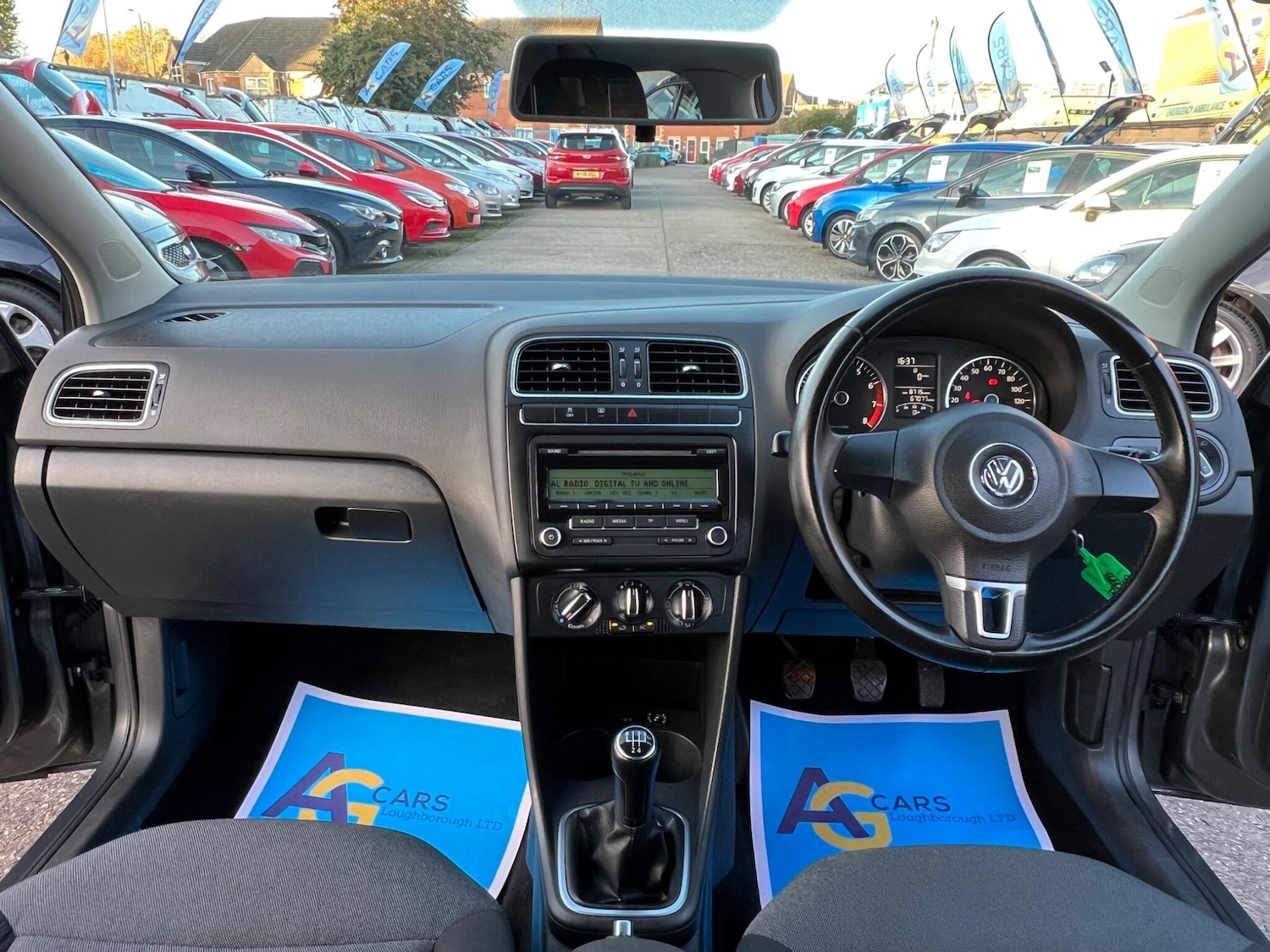 Used Volkswagen Polo 2010 for sale - 76441308: Photo 2